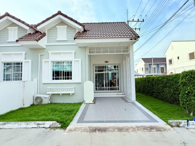 ทาวน์โฮมชั้นเดียว พิกัด บ้านเก่า – พานทอง